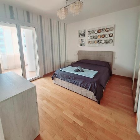 Appartamento Con Terrazzo Rome Bagian luar foto